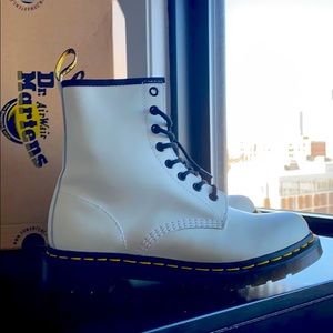 BRAND NEW Dr Martens boots US8 White